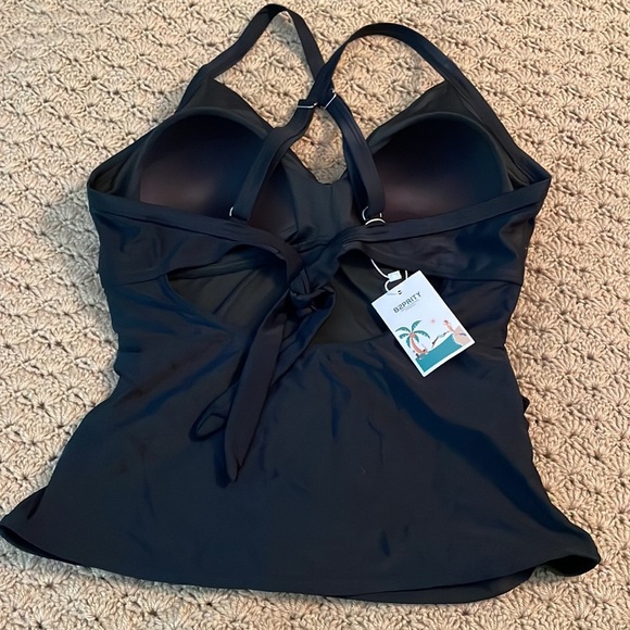 B2PRITY black bathing suit top - new with tags - L - Picture 2 of 6